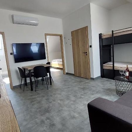 Apartman Po Schodech Nahoru Bořetice Extérieur photo