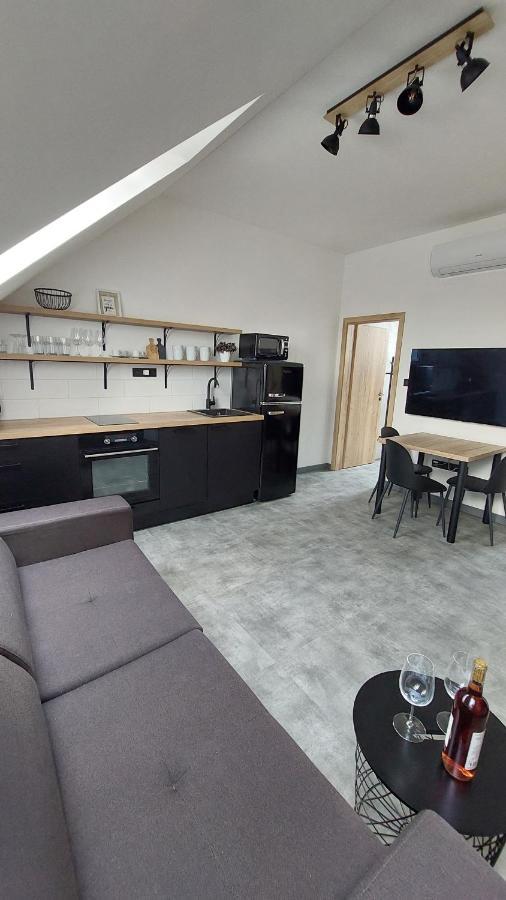 Apartman Po Schodech Nahoru Bořetice Extérieur photo